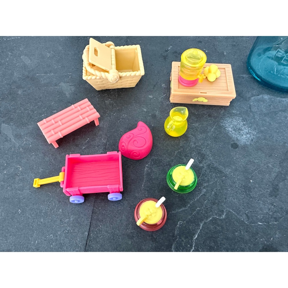 Littlest Pet Shop Lemonade Stand accessory lot LPS Hasbro
